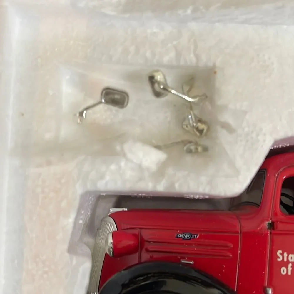 First Gear Diecast 1937 Chevrolet Oil Tanker Limited Edition 8.5”‎ long